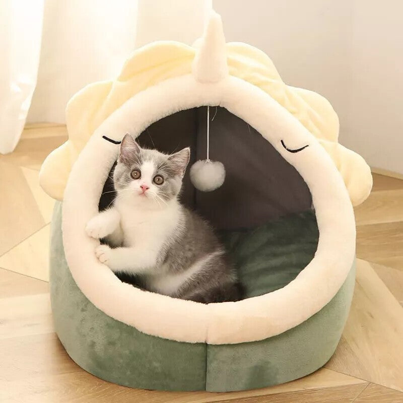 Cozy Green Cat Igloo Bed - Perfect Winter Retreat for Cats, Kittens, and Small Dogs