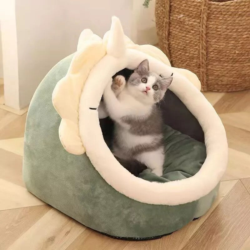 Cozy Green Cat Igloo Bed - Perfect Winter Retreat for Cats, Kittens, and Small Dogs